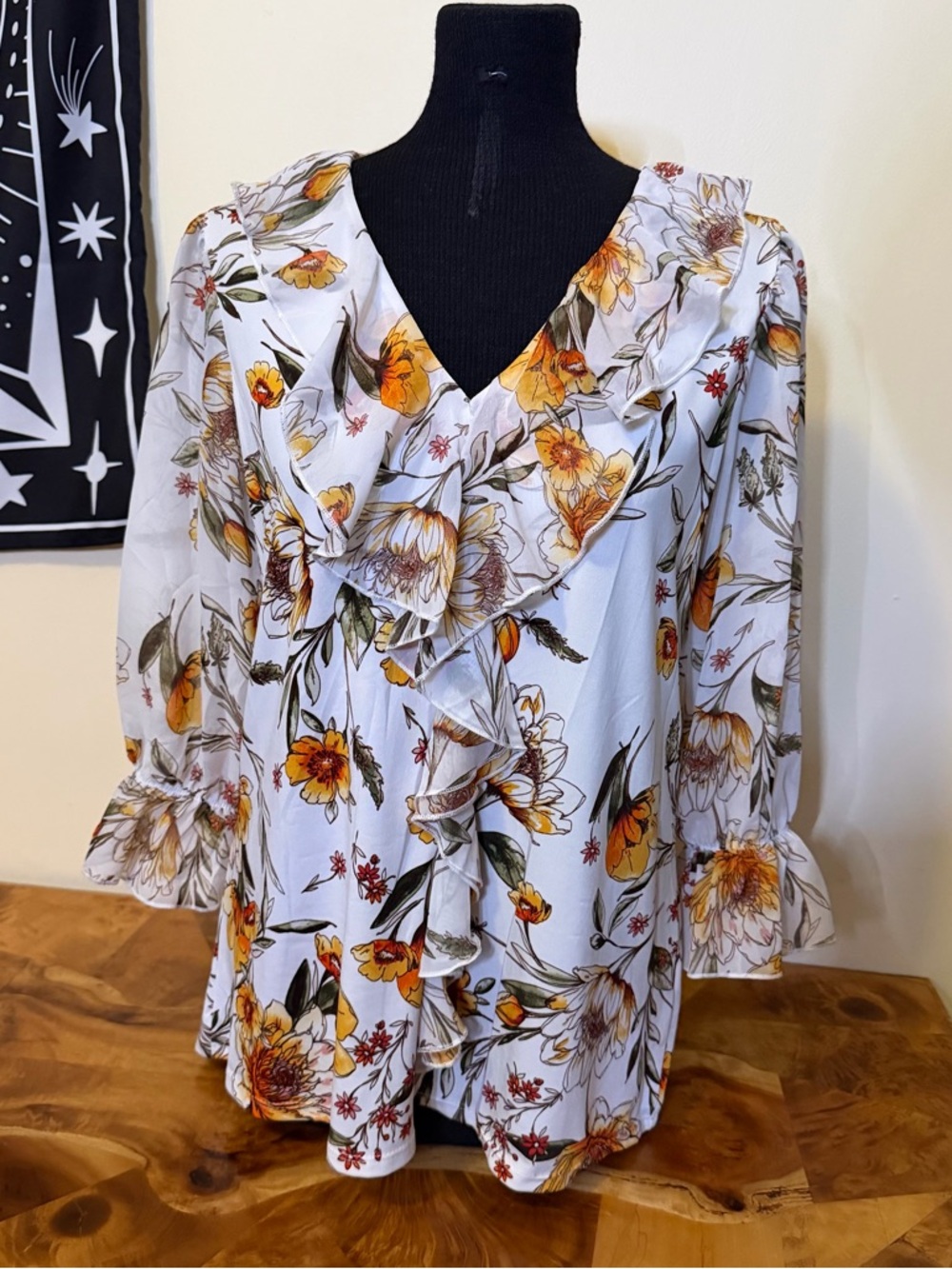 3/4 Sleeve Ruffle Top M V Neck Sheer Cottage